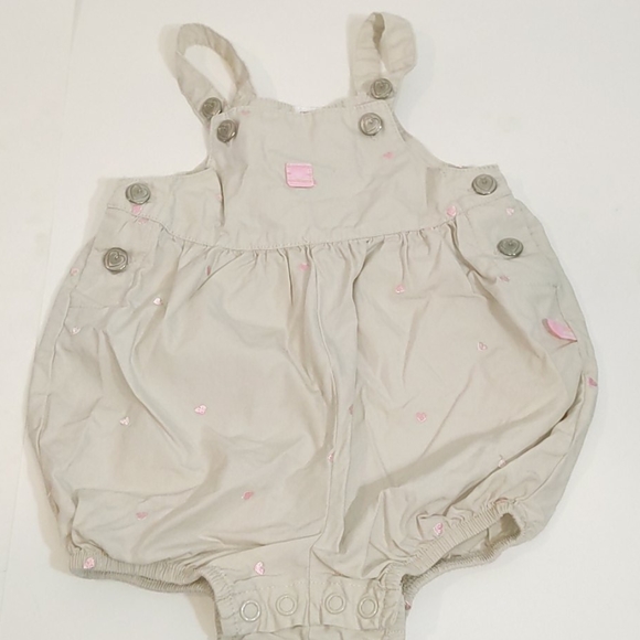 Carter's Bundle of 6 months Onesies - Picture 7 of 7